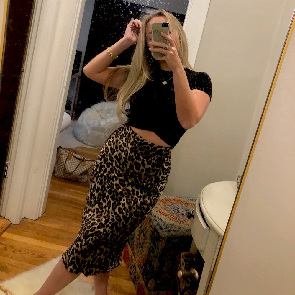 H&M CALF LENGTH LEOPARD PRINT SKIRT